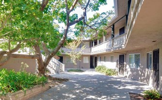 Parkway Drive Apartments in La Mesa, CA - Building Photo - Building Photo