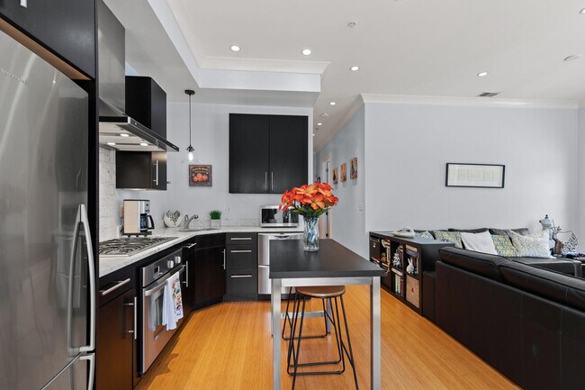 88 B St, Unit 102 in Boston, MA - Building Photo - Building Photo