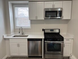 305 W Clay Ave, Unit 2 in Roselle Park, NJ - Building Photo
