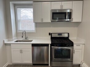 305 W Clay Ave, Unit 2 in Roselle Park, NJ - Foto de edificio - Building Photo