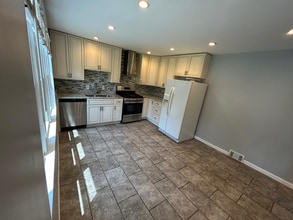 995 Brodhead Rd in Coraopolis, PA - Building Photo - Building Photo