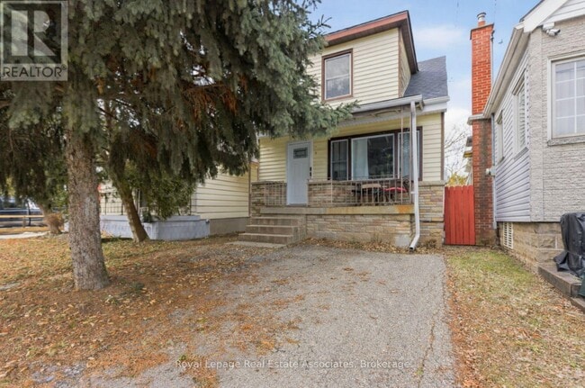 property at 289 Strathearne Ave