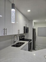6405 W 27th Ln in Hialeah, FL - Building Photo