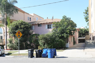 1715 S Barrington Ave in Los Angeles, CA - Building Photo - Primary Photo