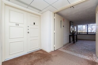 404 Paradise Rd in Swampscott, MA - Building Photo - Building Photo