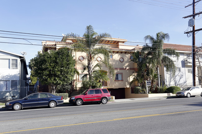 14819 Magnolia Blvd in Van Nuys, CA - Building Photo - Primary Photo