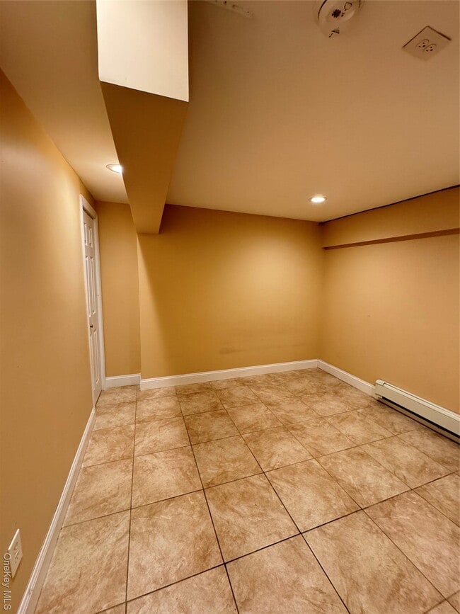 1019 E 230th St in Bronx, NY - Building Photo - Building Photo