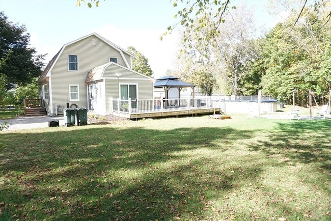 8 New Fitchburg Rd in Townsend, MA - Building Photo - Building Photo