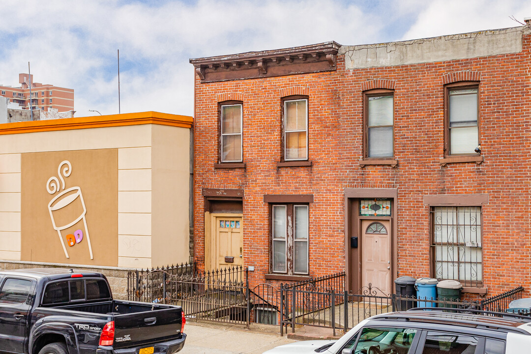 118 14th St in Brooklyn, NY - Building Photo