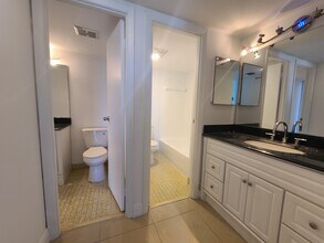 20335 W Country Club Dr, Unit 705 in Aventura, FL - Building Photo - Building Photo