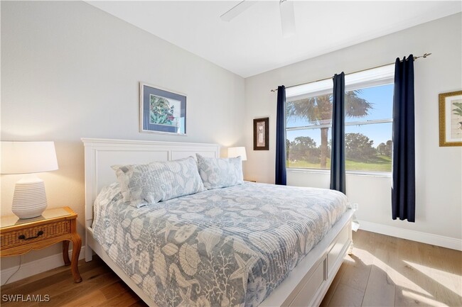 2290 Carrington Ct in Naples, FL - Foto de edificio - Building Photo