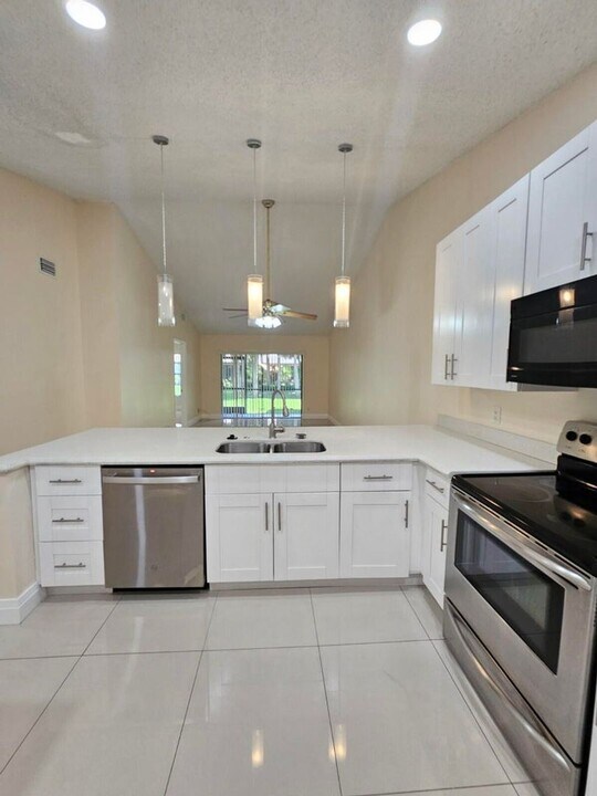 480 Hardwood Pl in Boca Raton, FL - Building Photo