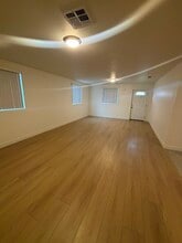 438 W 71st St in Los Angeles, CA - Foto de edificio - Building Photo