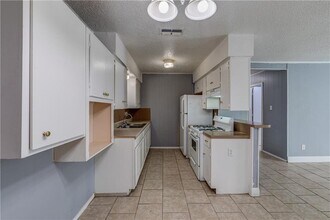 1006 Fiesta St in Austin, TX - Building Photo - Building Photo