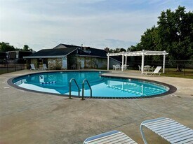 214 Justin Dr in Norman, OK - Building Photo