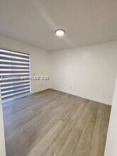 10643 SW 7th St in Pembroke Pines, FL - Foto de edificio - Building Photo