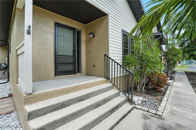 17044 Golfside Cir in Ft. Myers, FL - Building Photo - Building Photo