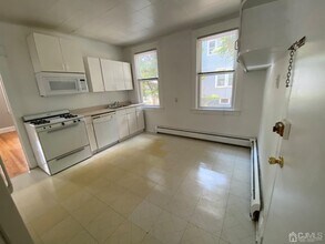 427 Benner St-Unit -1 in Highland Park, NJ - Building Photo - Building Photo