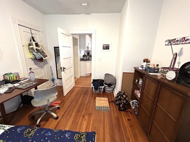 11 Harold St, Unit 2 in Somerville, MA - Foto de edificio - Building Photo