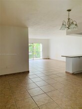 6900 N Kendall Dr in Pinecrest, FL - Building Photo - Building Photo