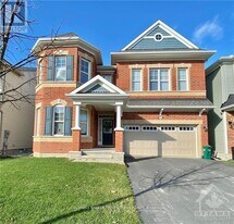 924 Whimbrel Way in Ottawa, ON - Building Photo