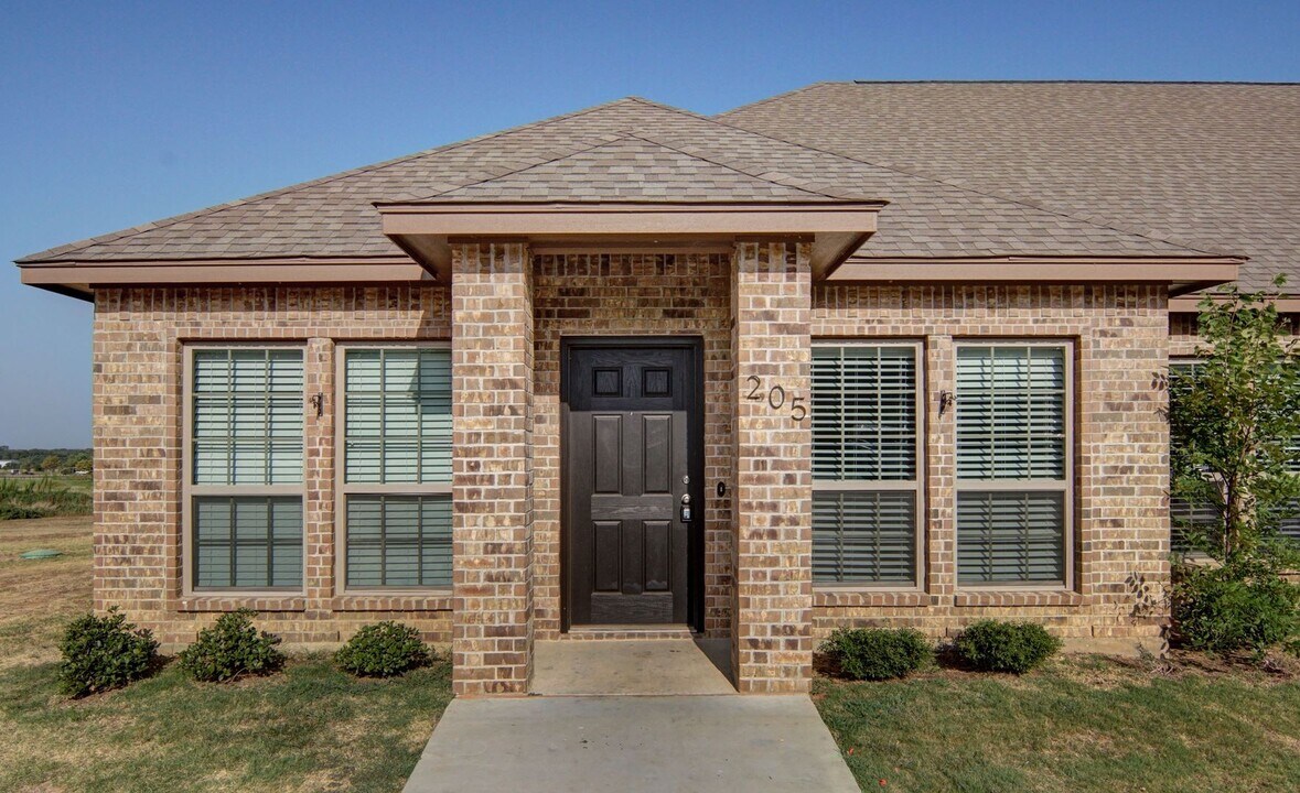 1097 Grindstone Rd in Weatherford, TX - Building Photo