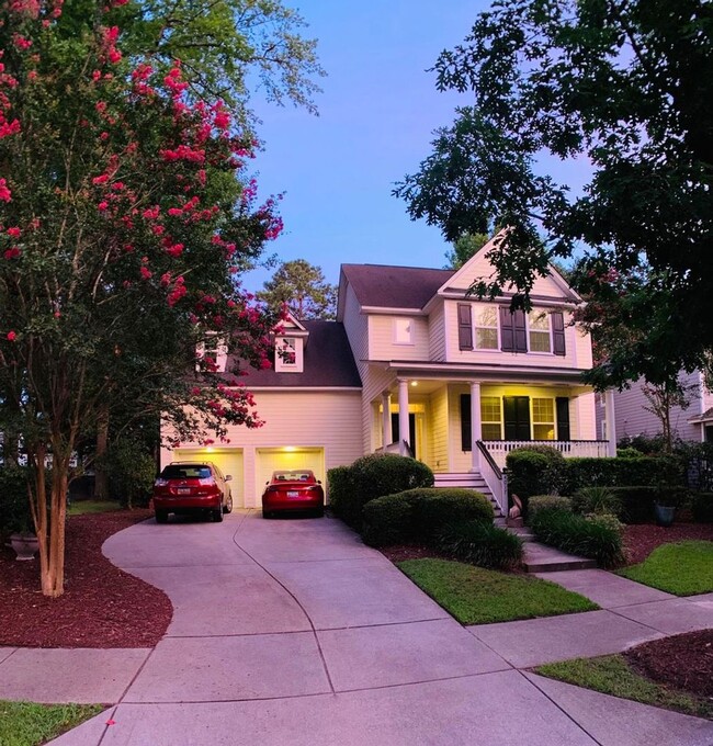 property at 4017 Crown Pointe St