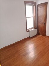 5902 W Wilson Ave, Unit 1st Floor in Chicago, IL - Foto de edificio - Building Photo