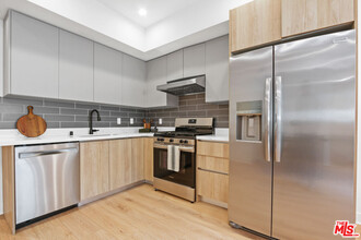 1530 S Hayworth Ave in Los Angeles, CA - Building Photo - Building Photo