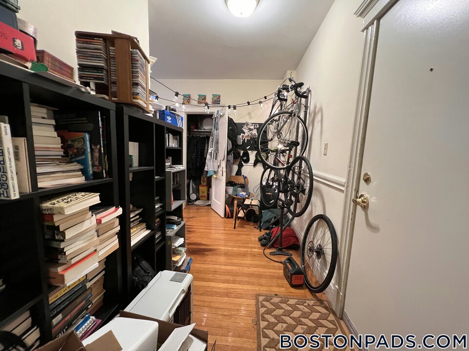 15 Queensberry St in Boston, MA - Building Photo