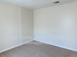 8127 Morning Grove in Converse, TX - Building Photo - Building Photo