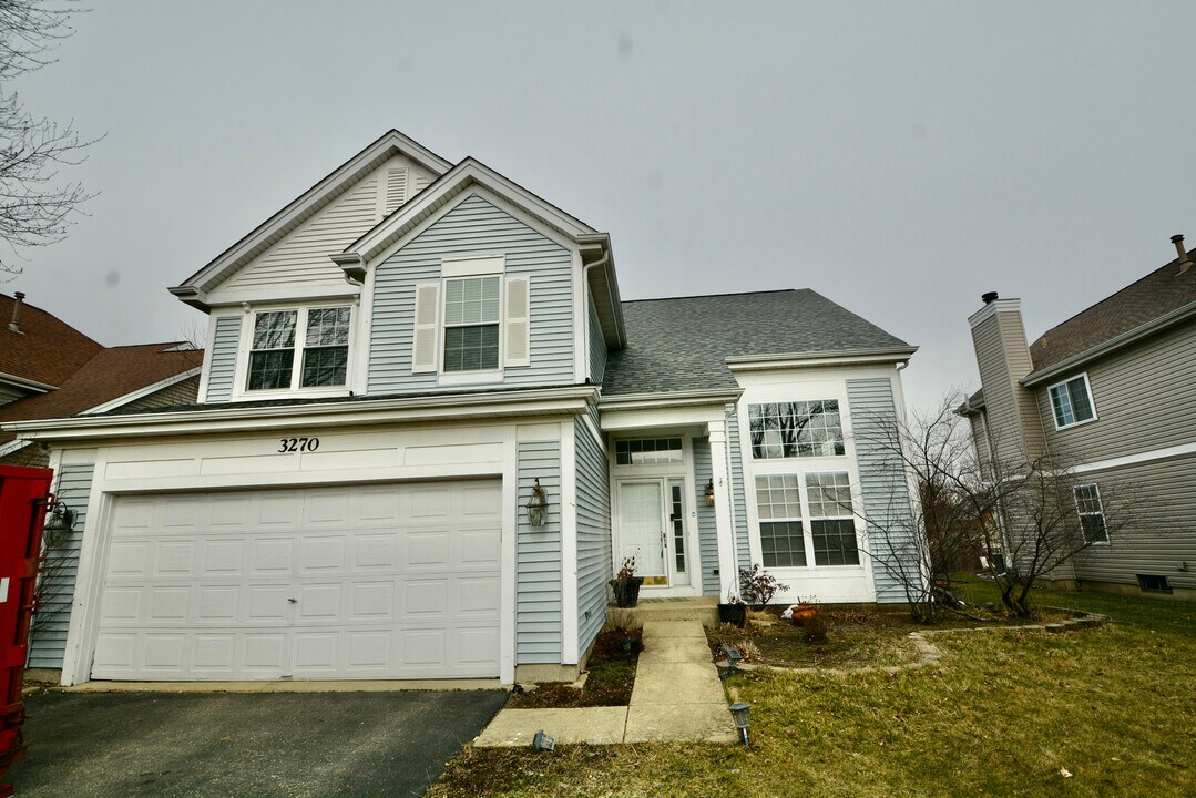 3270 Haverhill Dr in Aurora, IL - Building Photo