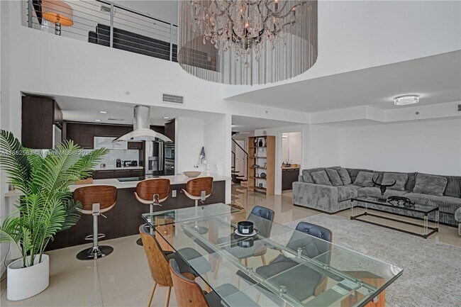 7930 East Dr in North Bay Village, FL - Foto de edificio - Building Photo