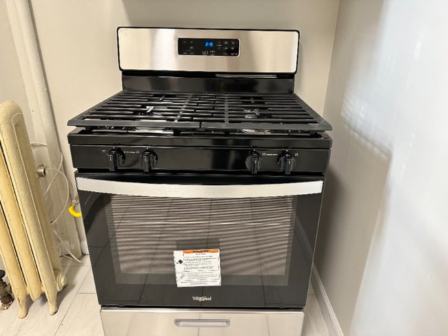 9 Bentley Ave, Unit 5 in Jersey City, NJ - Foto de edificio - Building Photo