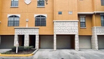 6133 Metrowest Blvd in Orlando, FL - Building Photo