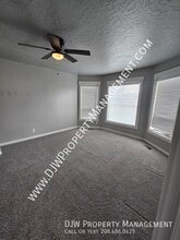 1310 E Chicago St in Caldwell, ID - Building Photo - Building Photo