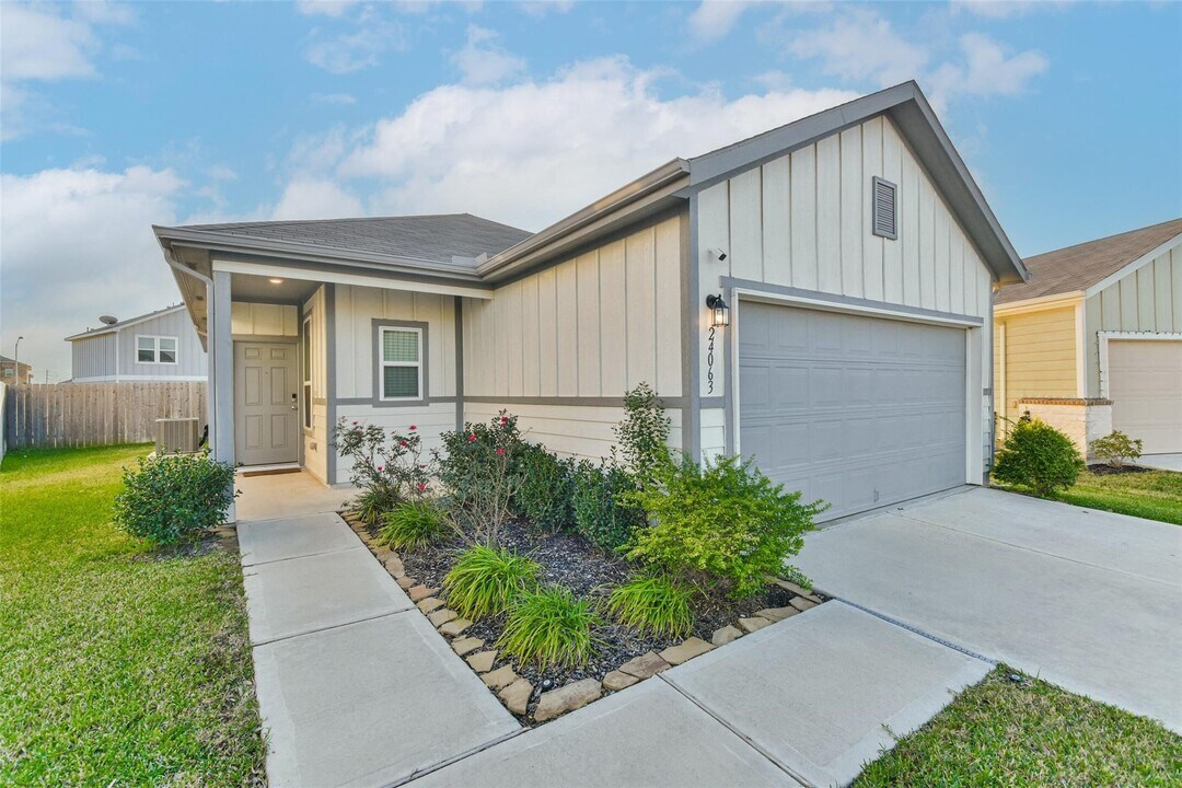24063 Prairie Dust Dr in Hockley, TX - Building Photo