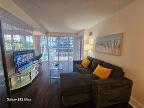 1 Blue Jays Way in Toronto, ON - Building Photo - Building Photo