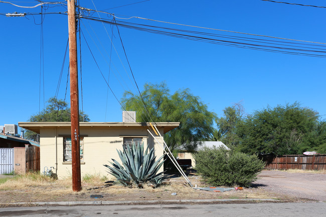 1627 N Bryant Ave in Tucson, AZ - Foto de edificio - Building Photo