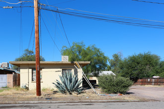 1627 N Bryant Ave in Tucson, AZ - Building Photo - Building Photo