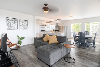 73-1295-1295 Kaiminani Dr in Kailua Kona, HI - Building Photo - Building Photo