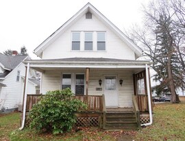 16 Trader St in Uniontown, PA - Building Photo