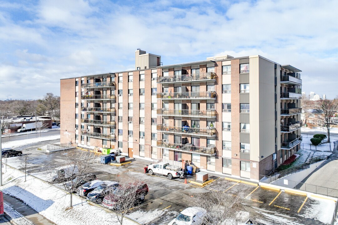 Cedarbrae Towers West in Toronto, ON - Building Photo