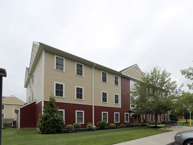 East Village Apartments in West Chester, PA - Foto de edificio - Building Photo