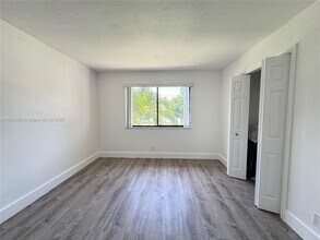 16215 Saddle Club Rd in Weston, FL - Building Photo - Building Photo