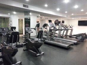 100 W 58th St in New York, NY - Building Photo - Building Photo