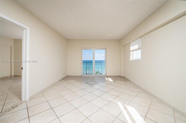 901 S Surf Rd in Hollywood, FL - Building Photo - Building Photo