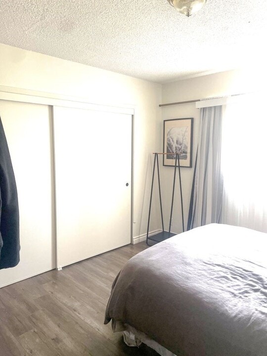 4702 W 17th St in Los Angeles, CA - Foto de edificio