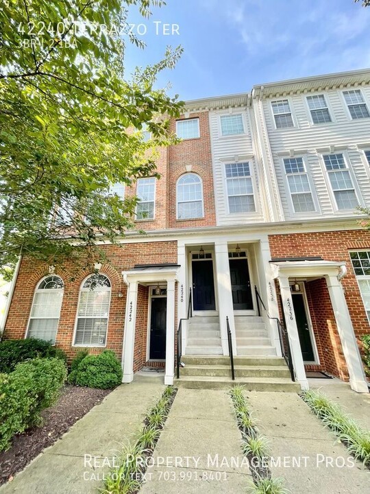 42240 Terrazzo Terrace in Aldie, VA - Building Photo