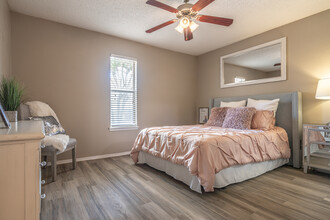 Century Park Apartments in Houston, TX - Foto de edificio - Interior Photo